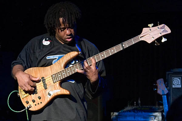 Torture-test de basses avec Victor Wooten